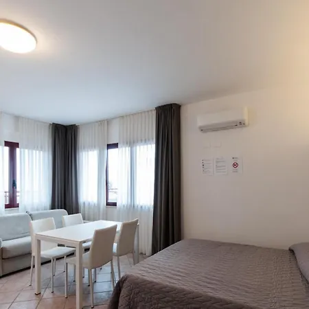 Crystal Palace Apart-hotel 4*