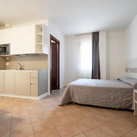 Crystal Palace Aparthotel 3*