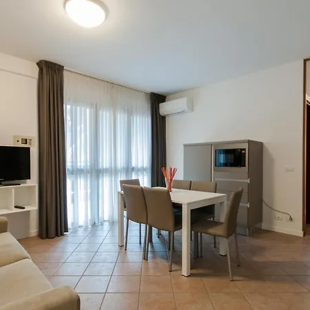 Crystal Palace Aparthotel 4*