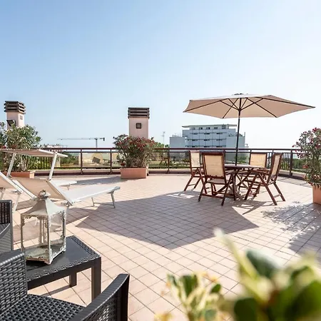 מלון דירות Crystal Palace 4*