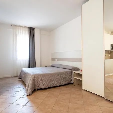 Crystal Palace Aparthotel