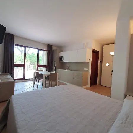Crystal Palace Aparthotel 3*