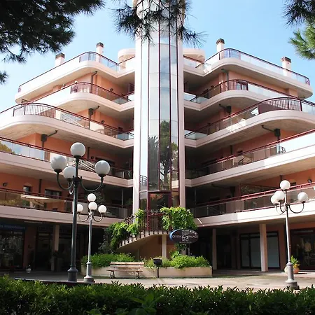 Crystal Palace 3*