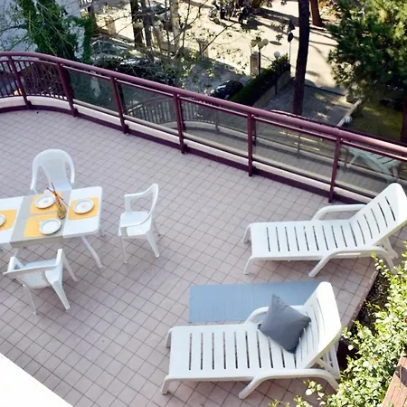 Crystal Palace Aparthotel