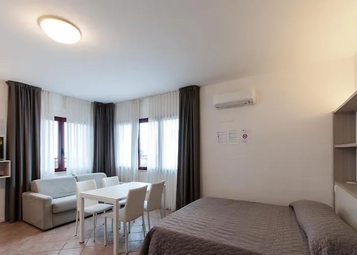 Crystal Palace Aparthotel 4*