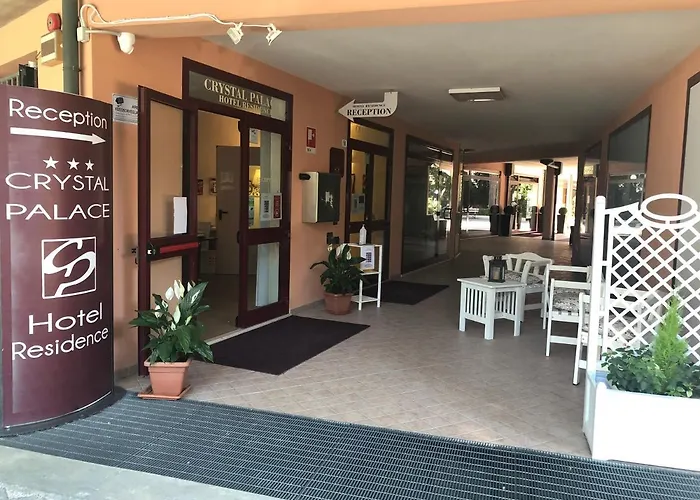 Crystal Palace מלון דירות 4*